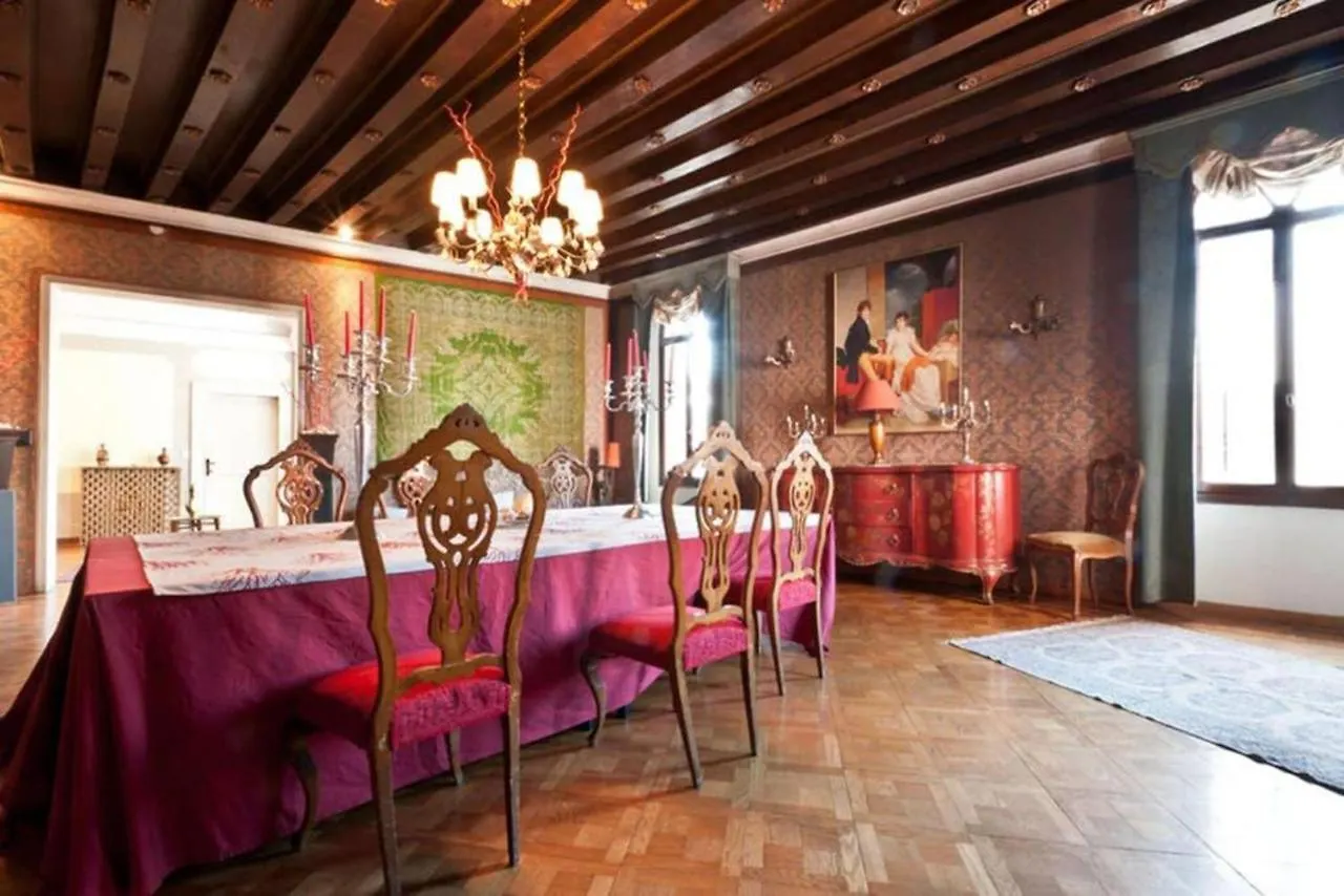 Charming Large Palazzo In Center Venice For Up To 9 People 0*,  Italie